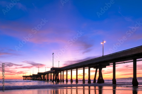 Fototapeta Naklejka Na Ścianę i Meble -  Spectacular Sunset at Venice Beach California Pier