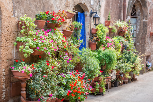 Fototapeta Naklejka Na Ścianę i Meble -  Beautiful porch decorated with flowers in italy