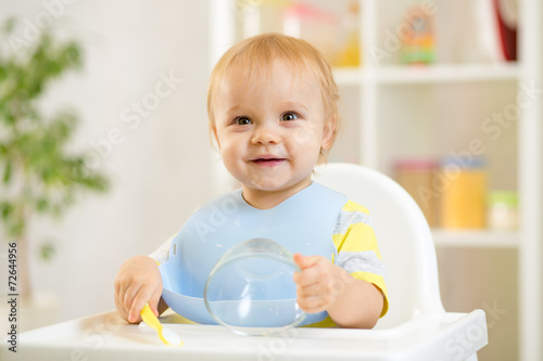 happy baby kid boy waiting ...