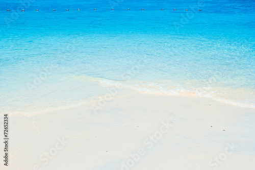 Fototapeta Naklejka Na Ścianę i Meble -  White sand beach and blue sea at andaman sea