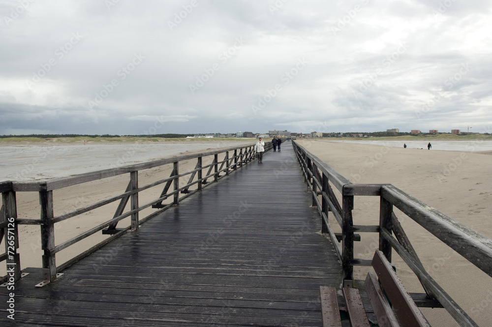 Fototapeta premium Molo, życie na plaży; poza domem, promenada, Sankt Peter-Ording;