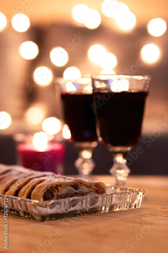 Apple strudel with sugar and mulled wine