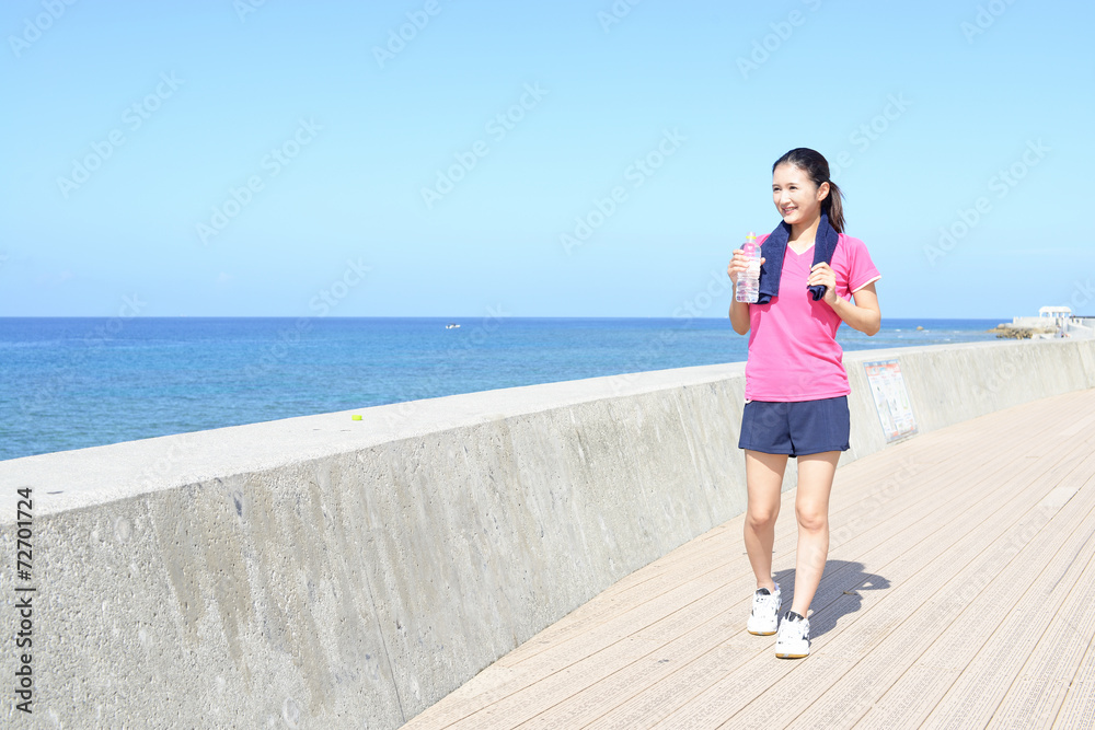 エクササイズする女性