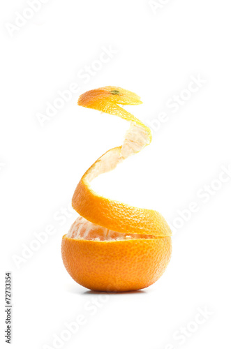an orange that peels itself