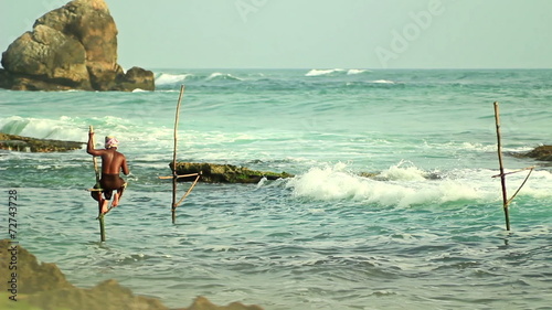 Sri Lankan fishermen catch fish in the ocean, the local flavor.