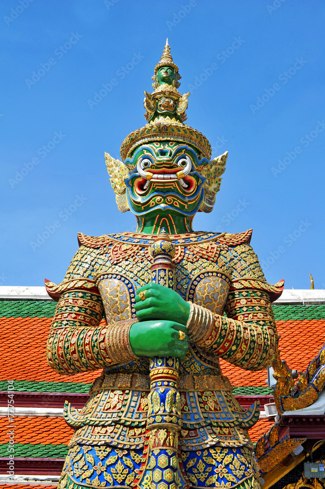 Giant Statue at Wat Phar kaew - obrazy, fototapety, plakaty 