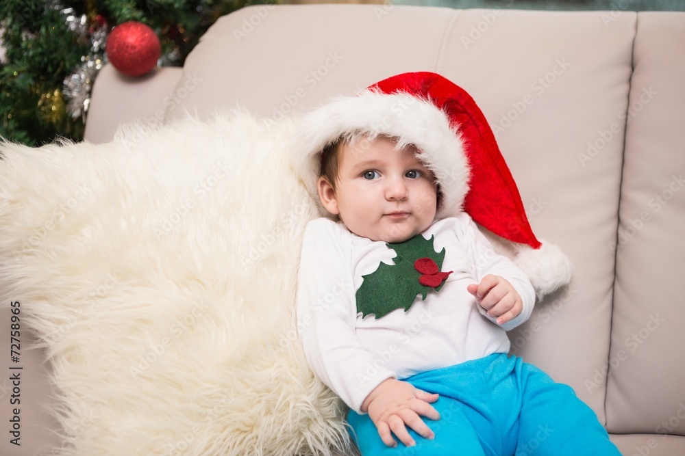 Obraz premium Cute baby boy on couch at christmas