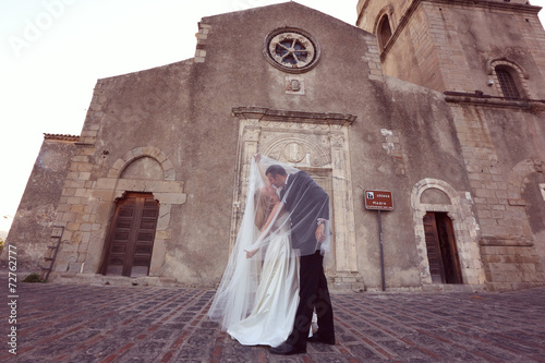 Happy bride and groom walking in the city of Sicily © hreniuca
