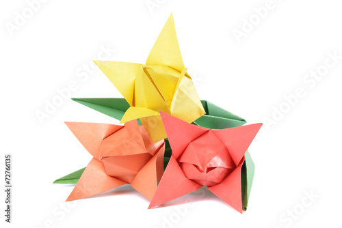 Origami tulip isolated over white backgrîund
