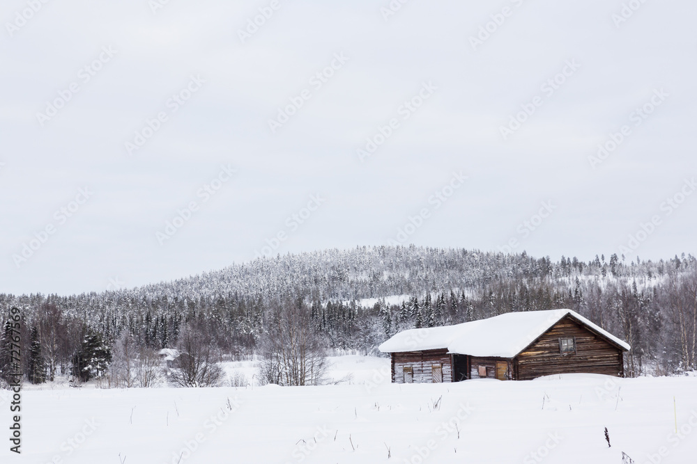 Hütte im finnischen Wald, Kittiläntie, Finnland, Skandinavien