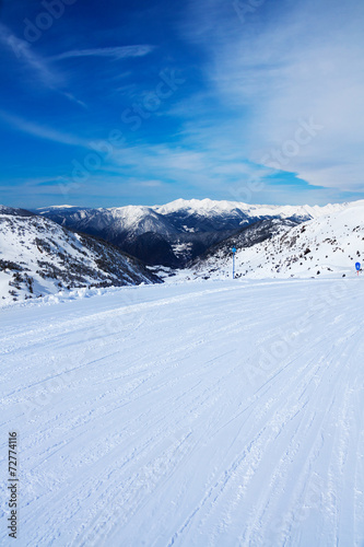 Skiing in high mountain valley is fun © Sergey Novikov