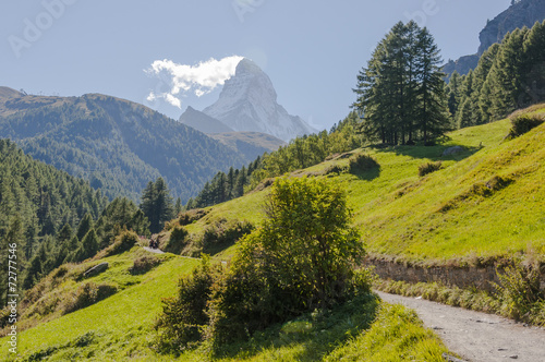 Zermatt, Bergdorf, Walliser Alpen, Wanderweg, Zmutt, Schweiz photo