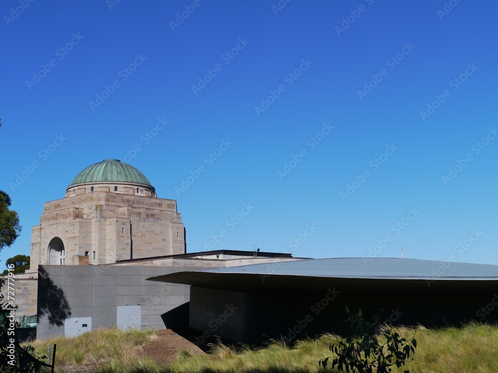 Obraz premium The Australian War Memorial and a exhibition hall in Canberra