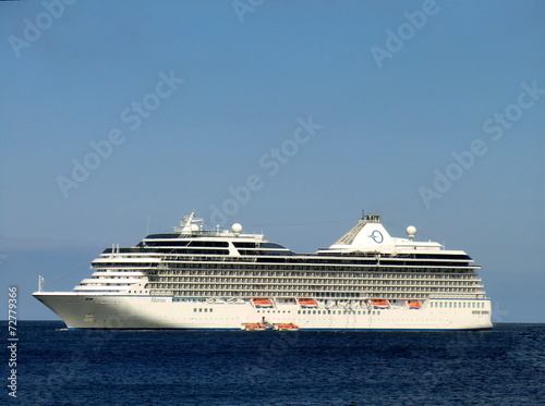 Cruise ship photo