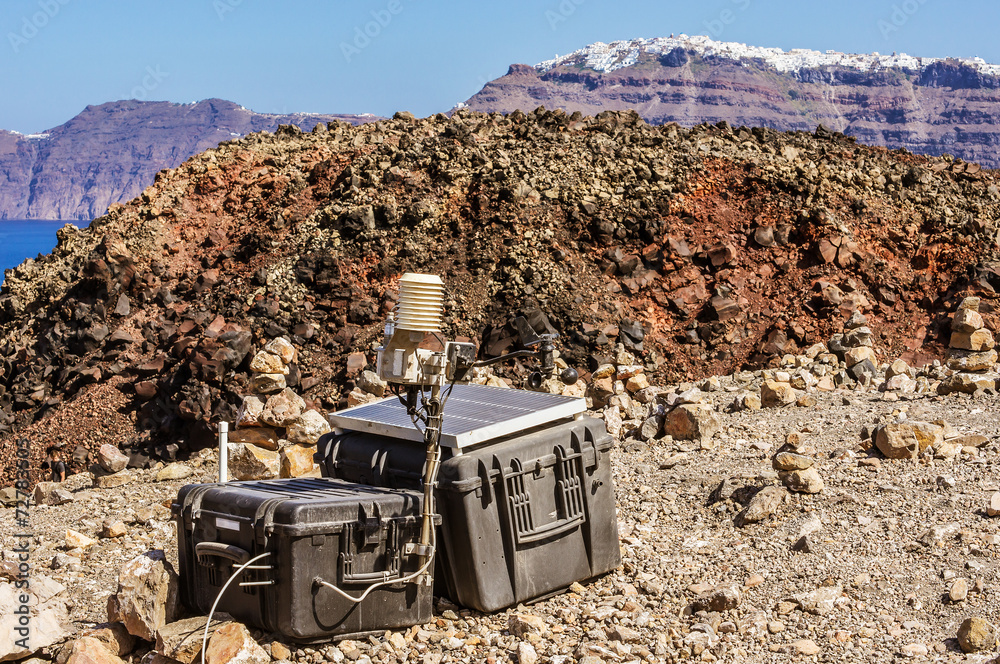 Papier peint photo avec Surveillance sismique du volcan de Santorin #72783505