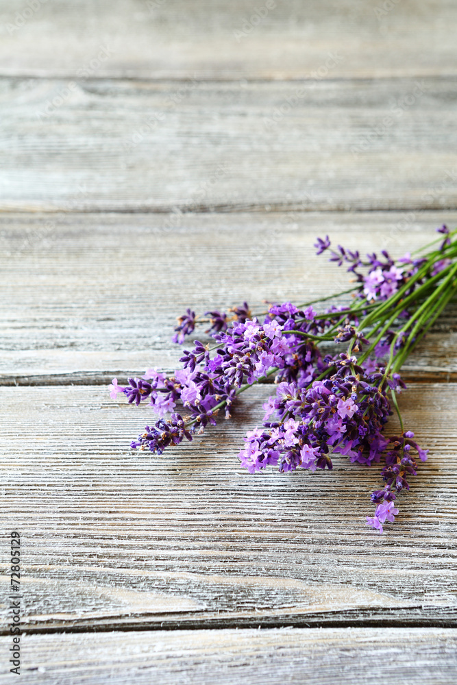 Fototapeta premium Bunch of lavender flowers on old wooden table