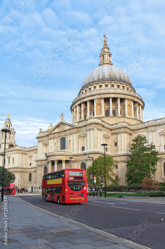 St. Paul's cathedral and red bus