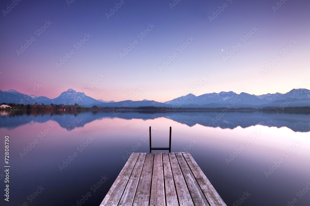 Fototapeta Cisza nad jeziorem - poranne światło