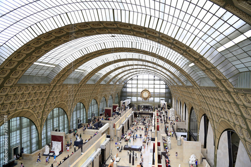 Paris: Das Musée d´Orsay - ein berühmtes Kunst Museum in einem ehemaligen alten Bahnhof