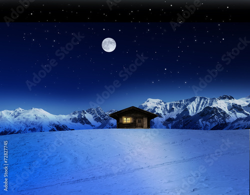 Schihütte bei Mondschein im Gebirge © by-studio