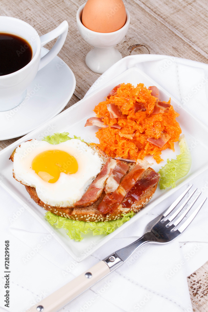Toast with fried egg, prosciutto and pumpkin