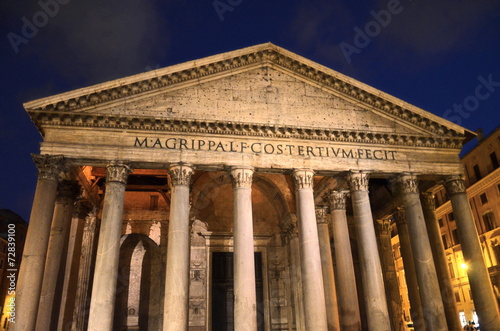 Monumentalny Panteon nocą, Rzym, Włochy #72839100