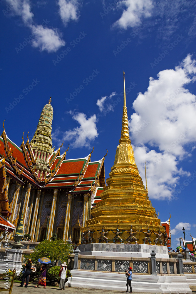 Fototapeta premium Touris and blue sky