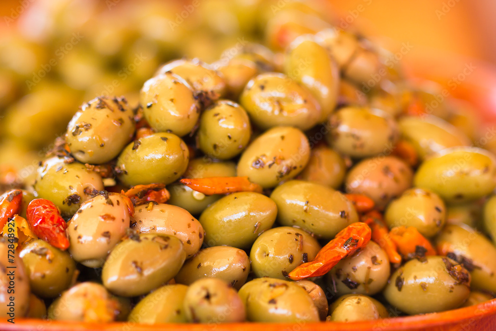 olives provençales pimentées pour l'apéritif olives provençales pimentées pour l'apéritif