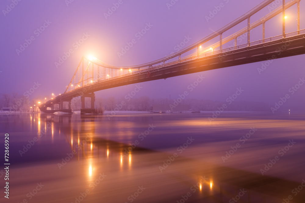 Fototapeta premium Footbridge in winter Kiev at night