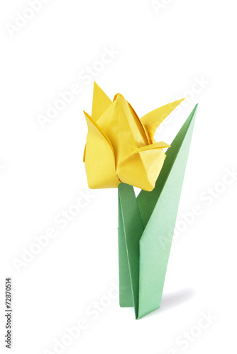 Origami tulip isolated over white backgrîund