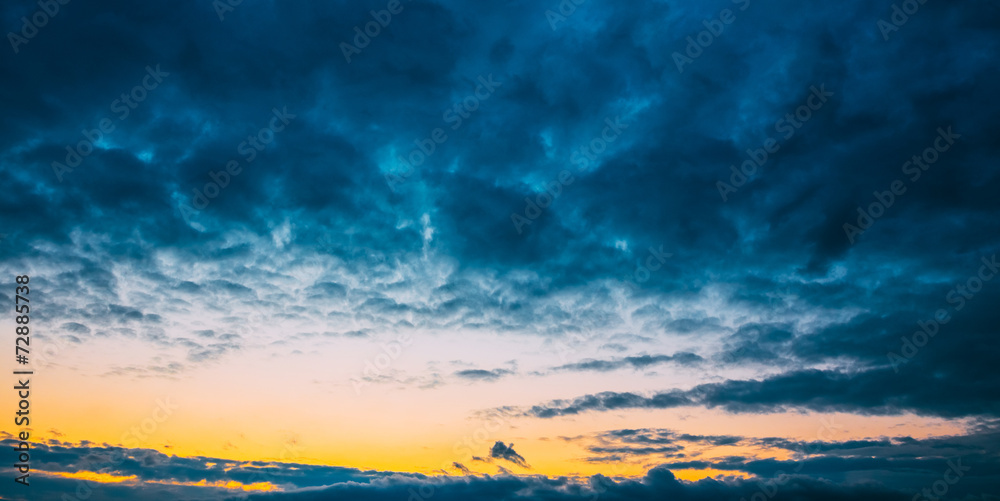 Fototapeta premium Dark Blue Dramatic Sky At Sunset Sunrise Background