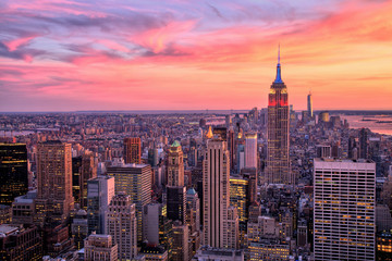 Fototapete New York Empire State Building bei Sonnenuntergang  © romanslavik.com