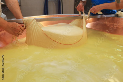 preparazione parmigiano reggiano formaggio tipico emiliano photo
