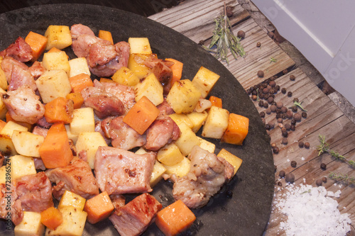 Quadro em tela Meat, carrot and swede dice, on a stone plate