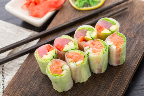Spring rolls with tuna and salmon