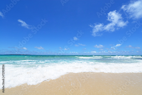 Fototapeta Naklejka Na Ścianę i Meble -  南国沖縄の美しい海
