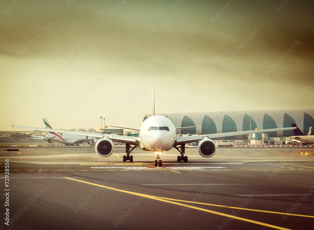 Fototapeta premium plane against the airport