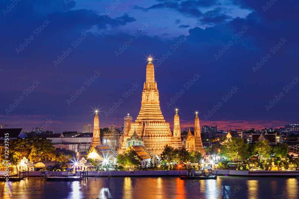 Fototapeta premium Świątynia Wat Arun w Bangkoku w Tajlandii