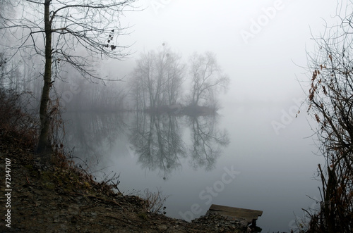Fototapeta Naklejka Na Ścianę i Meble -  Mist on a lake