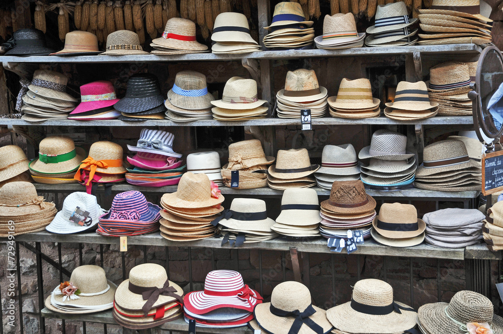 Cappelli di paglia al mercato di Collonges la Rouge, Limosino