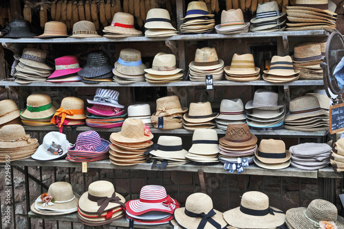Cappelli di paglia al mercato di Collonges la Rouge, Limosino