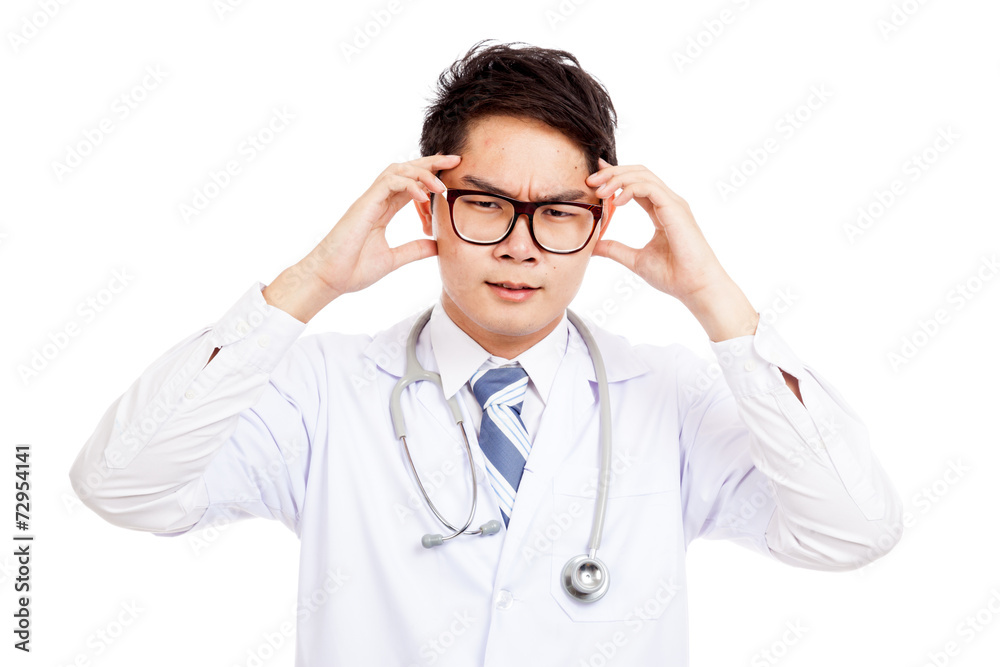 Asian male doctor got headache Asian male doctor got headache