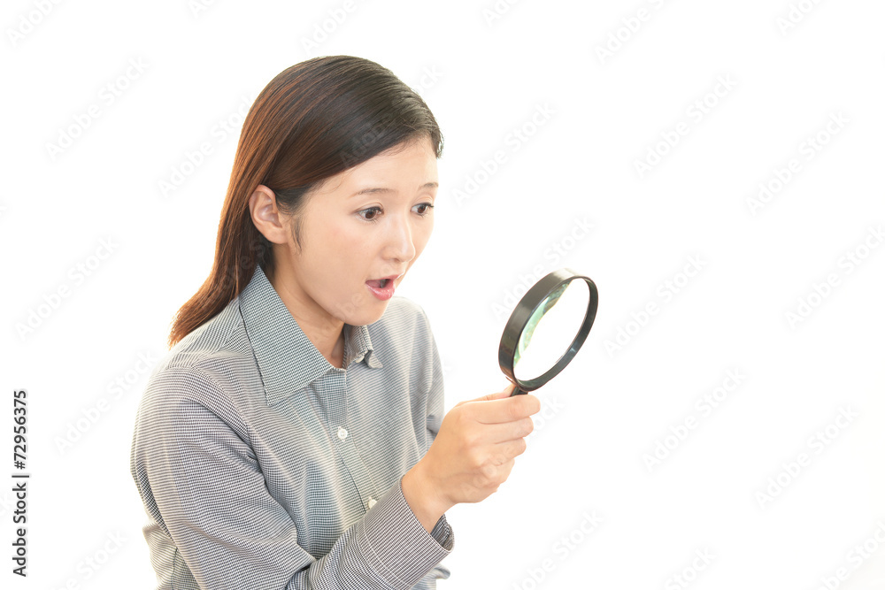 驚いた表情の女性 驚いた表情の女性