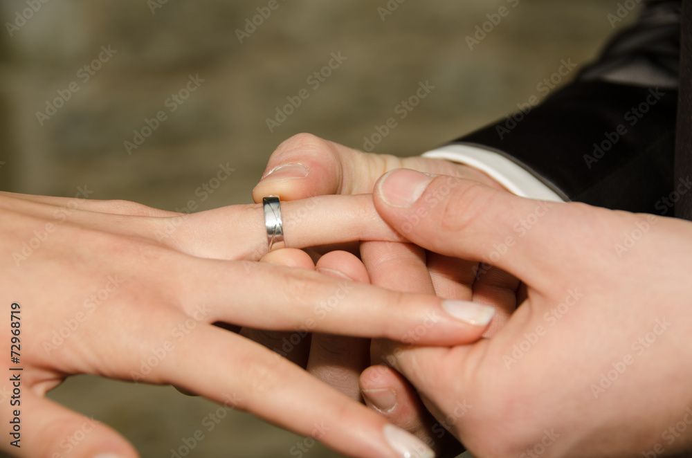 Fototapeta premium Wedding - holding hands