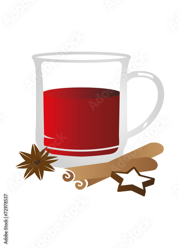 Glühwein mit Zimtstangen und Sternanis