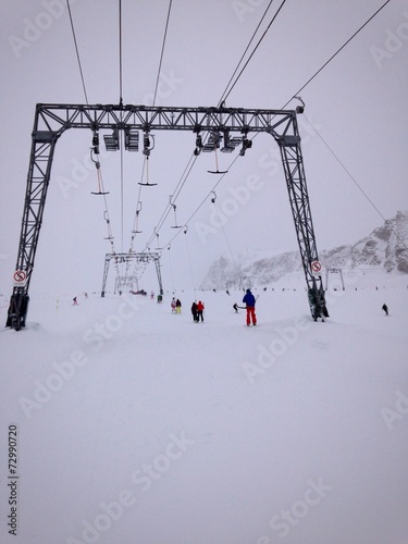 skilift auf einem gletscher in den alpen photo