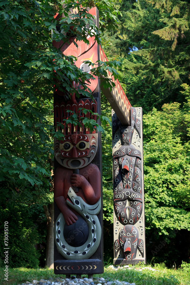 Totempfahl Stock Foto Adobe Stock totempfahl-stock-foto-adobe-stock