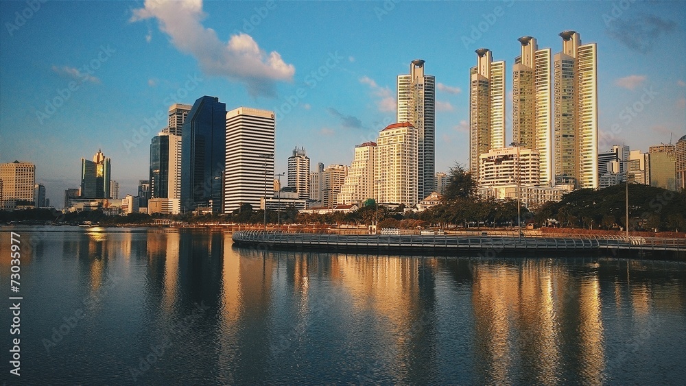Obraz premium Cityscape, Office buildings and apartments in Thailand at dusk.