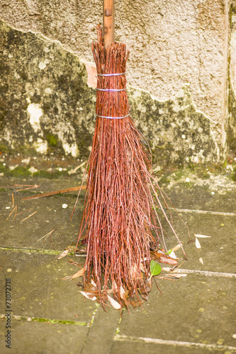 Old type straw broom © alessandrozocc