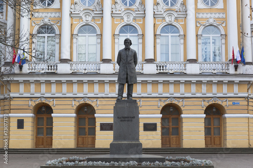 Памятник Константину Дмитриевичу Ушинскому в Санкт-Петербурге